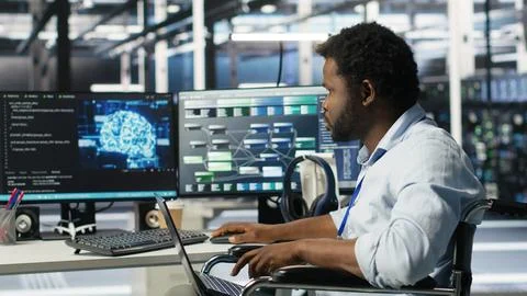 Server room admin with disability interprets machine learning generated data Foto stock