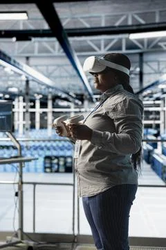 Server room engineer visualizing AI model outputs using VR gear 스톡 사진