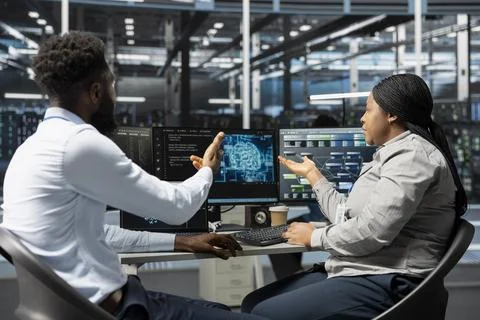 Server room software developers working together, using artificial intelligence Foto stock