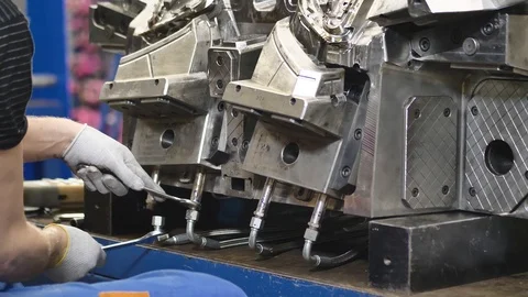 Service, Disassembly of Plastic Injection Mold after Production 動画素材 127030918
