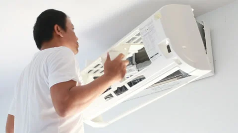 Service man to clean air condition Stock Footage 36712265