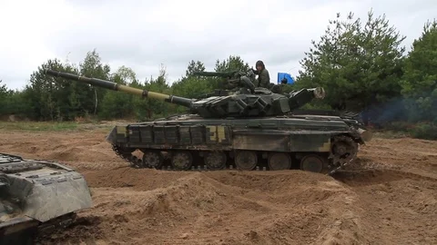 Serviceman near their tanks during the Ukrainian Army exercises on the field. Video stock 80367065