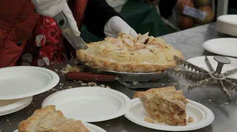 Serving apple pie Video stock 32232890