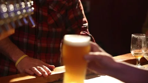Serving artisan golden beer Stock Footage 132025299