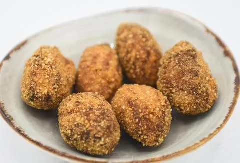 Serving of assorted croquettes filled with chicken, ham and seafood Foto stock