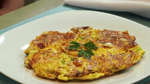 Serving a beautiful omelet Stock-Footage 128002176