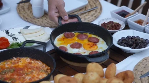 Serving breakfast lunch dinner. Video stock 277790996