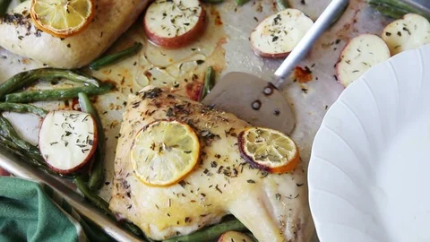 Serving from chicken sheet pan dinner 스톡 동영상 91448697