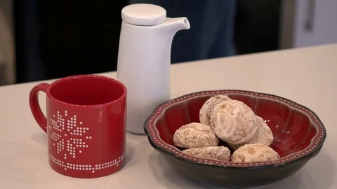 Serving coffee for breakfast. Stock-Footage 86251743