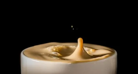 Serving coffee fast motion, side view of cup Foto stock