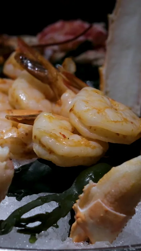 Serving crab in a restaurant. Fresh crab dish. Beautiful serving of a whole crab Stock Footage 302270775