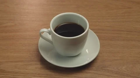 Serving a cup of coffee. Vidéo 333217049