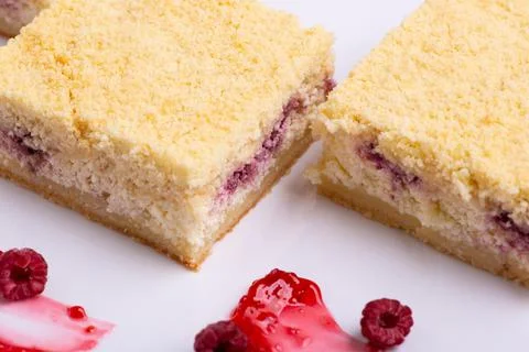 Serving of delicious fruit vanilla cake pieces on a white plate Foto stock