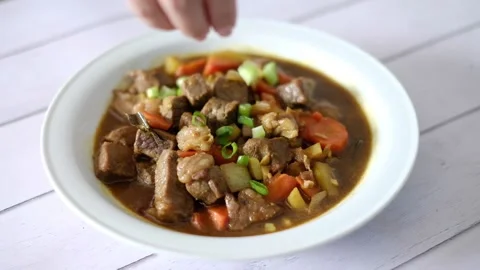 Serving Delicious Looking Saikoro Curry on the Plate. 库存影片 221258560
