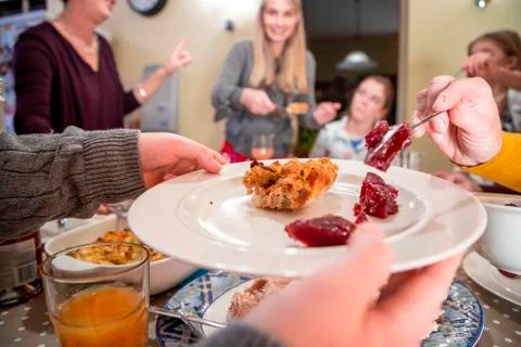 Serving Dinner at Thanksgiving Fotos Stock