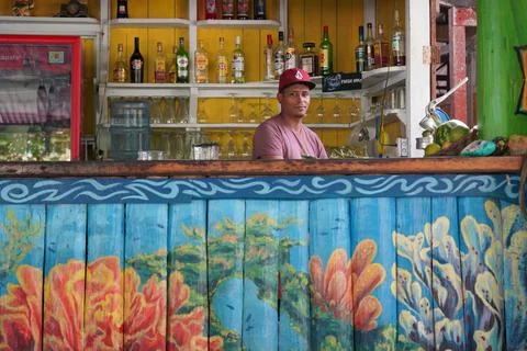 Serving drinks in the tropics Stock-Fotos