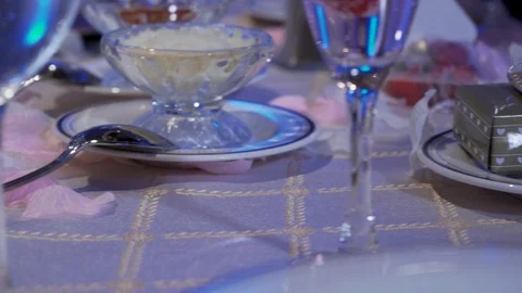 Serving exquisite wedding table Video stock 105651955