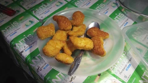 Serving Fried Chicken Nuggets On A Clear Plate Over Antis Packaging Stock Footage 332388706