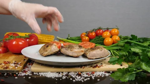 Serving fried meat with vegetables 動画素材 170604490