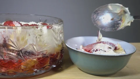 Serving fruit trifle dessert from a crystal glass bowl. Video stock 119664604