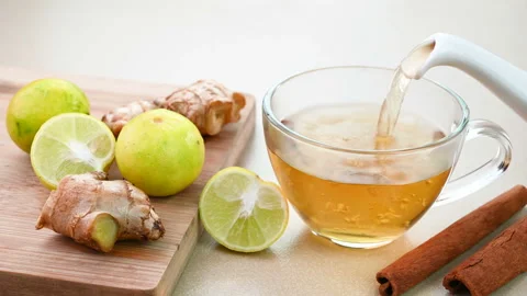 Serving ginger lemon tea 動画素材 226133282