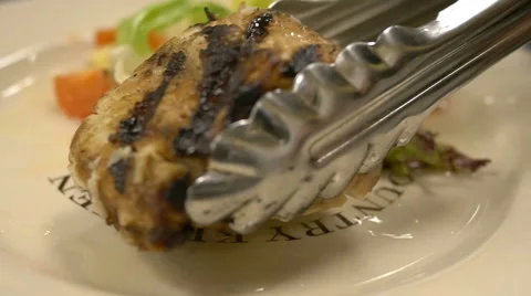 Serving Grilled Fish Vidéo 55873907