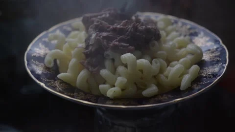 Serving hot beef stew over pasta with gravy and steam, 4K Stockbeeldmateriaal 330799432