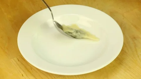 Serving hot dumplings Video stock 72771109