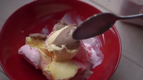 Serving ice cream of different flavors Video stock 160924300