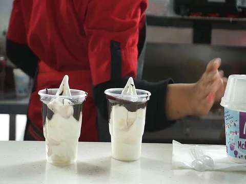 Serving the ice cream Stock Footage 116104353
