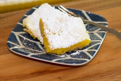 Serving of Lemon Bars Foto stock