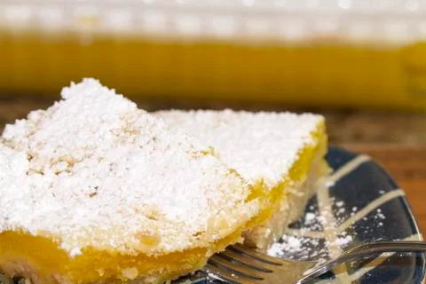 Serving of Lemon Bars Foto stock