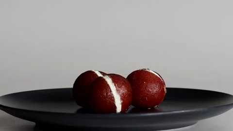 Serving Malai Gulab Jamun. Gulab Jamun sandwich with milk cream filling. Stock-Footage 269902873