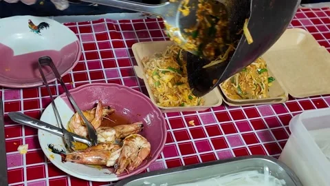 Serving Pad Thai with Shrimp from Wok to Plate Thai Street Food 4K Stock-Footage 333189294