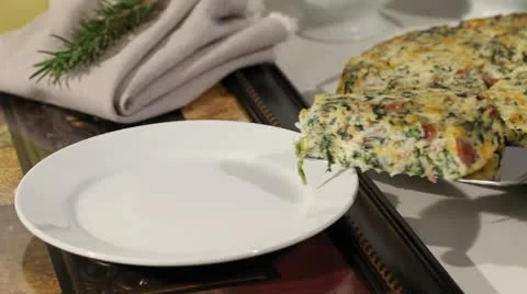 Serving Quiche 库存影片 8981986