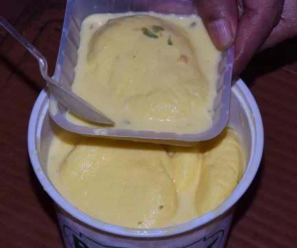 Serving Rasmalai Stock-Fotos