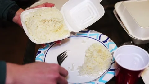 Serving rice to a large plate Vídeos de archivo 233210346