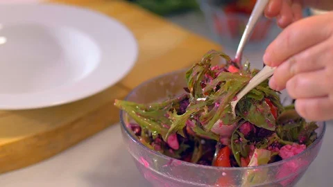 Serving a salad with beets in a white dish Stock-Footage 111272988