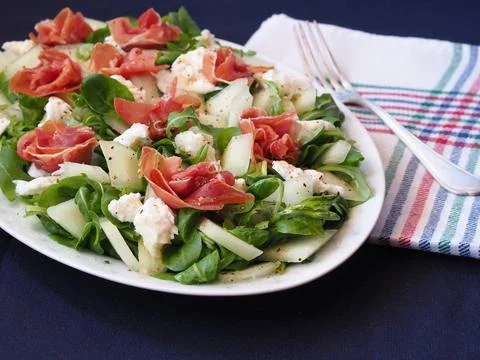 A serving of spinach, melon and jamon salad Foto stock