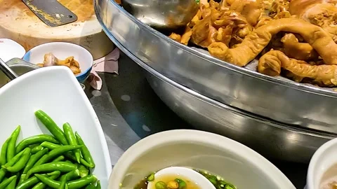 Serving Stewed Pork with Fresh Green Beans 库存影片 307180009