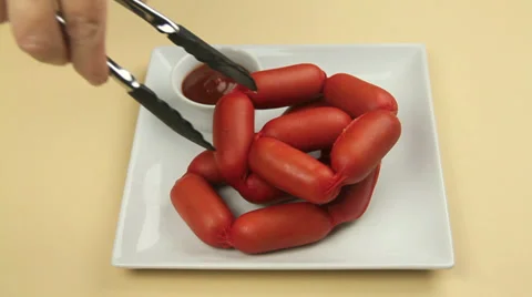 Serving A String Of Hot Cheerios Stock Footage 39450655