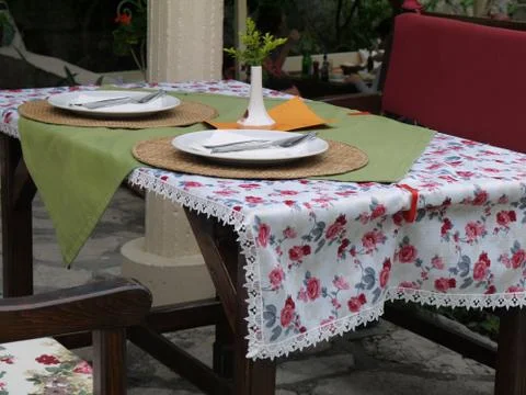 Serving of table Stockfoto's