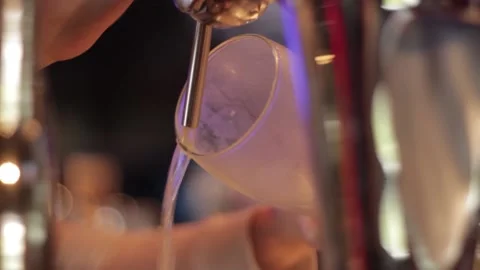 Serving tap beer Stock Footage 131989299