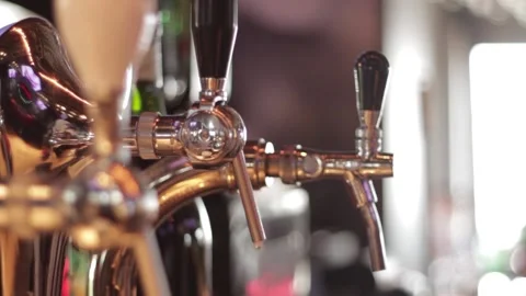 Serving tap beer Stock-Footage 131989367
