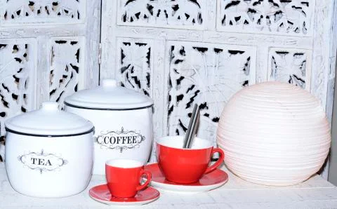 Serving tea 库存照片