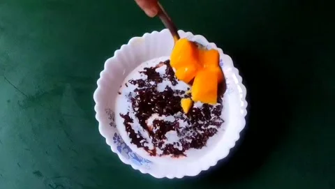 Serving Thai dessert. Video stock 203902261
