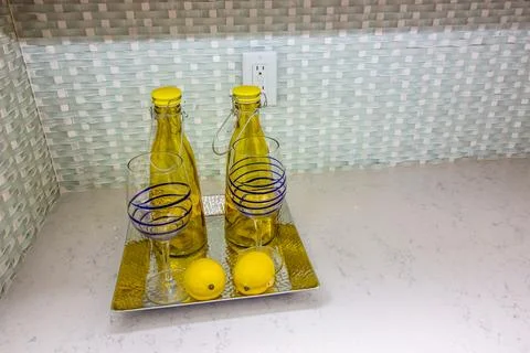 Serving Tray With Two Glasses And Two Bottles Foto stock