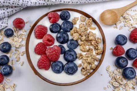 Serving yogurt with blueberry raspberry and oat flakes 스톡 사진