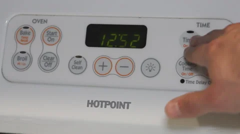 Set 20 Minute Time on Oven Video stock 50381038