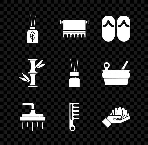 Set Aroma diffuser, Towel on hanger, Flip flops, Shower head, Hairbrush, Lotus Stockillustratie